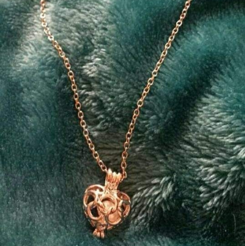 Heart cage with pearl
